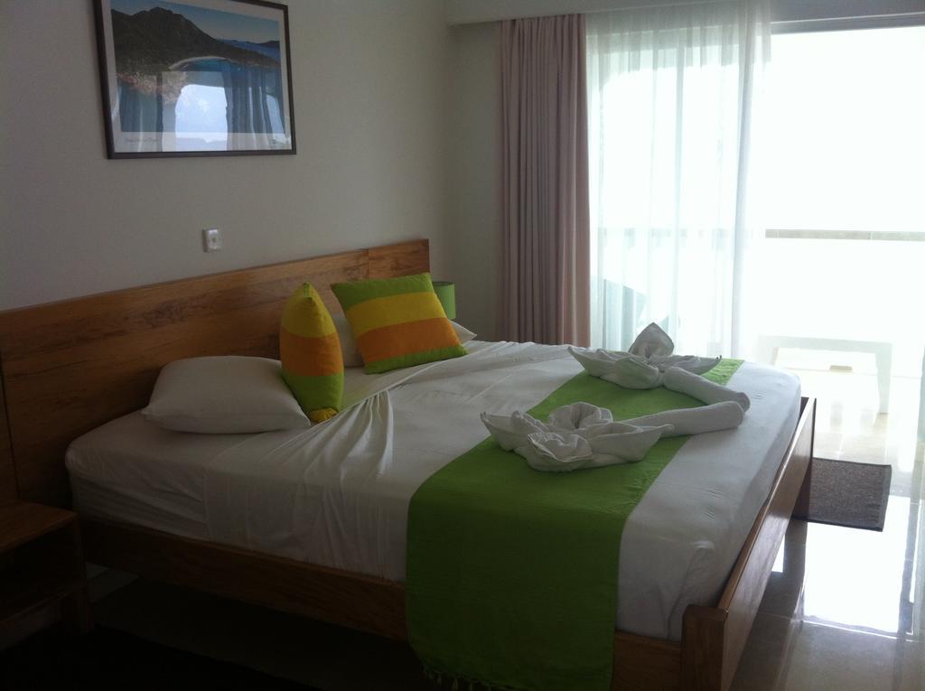 Marie-France Beach Front Apartments La Digue Room photo